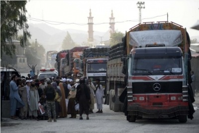 Pakistan-Iran Border Closure Disrupts Trade; Tensions Also Reported on Afghanistan Border